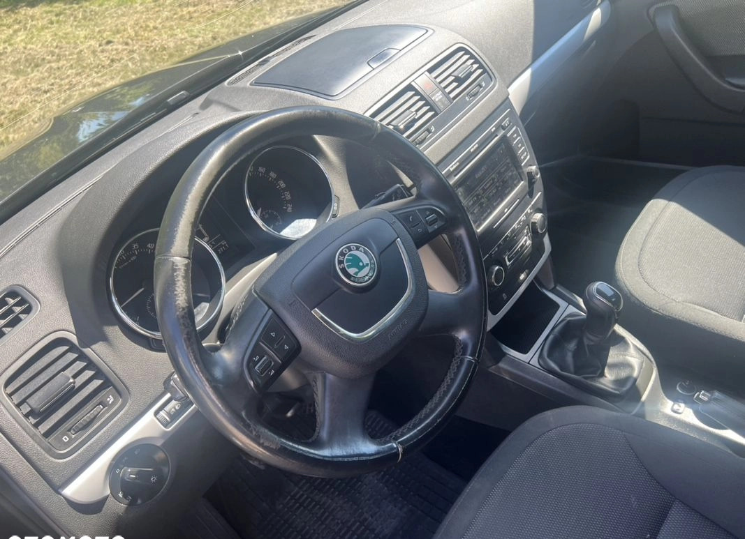 Skoda Yeti cena 26900 przebieg: 239000, rok produkcji 2012 z Radków małe 254